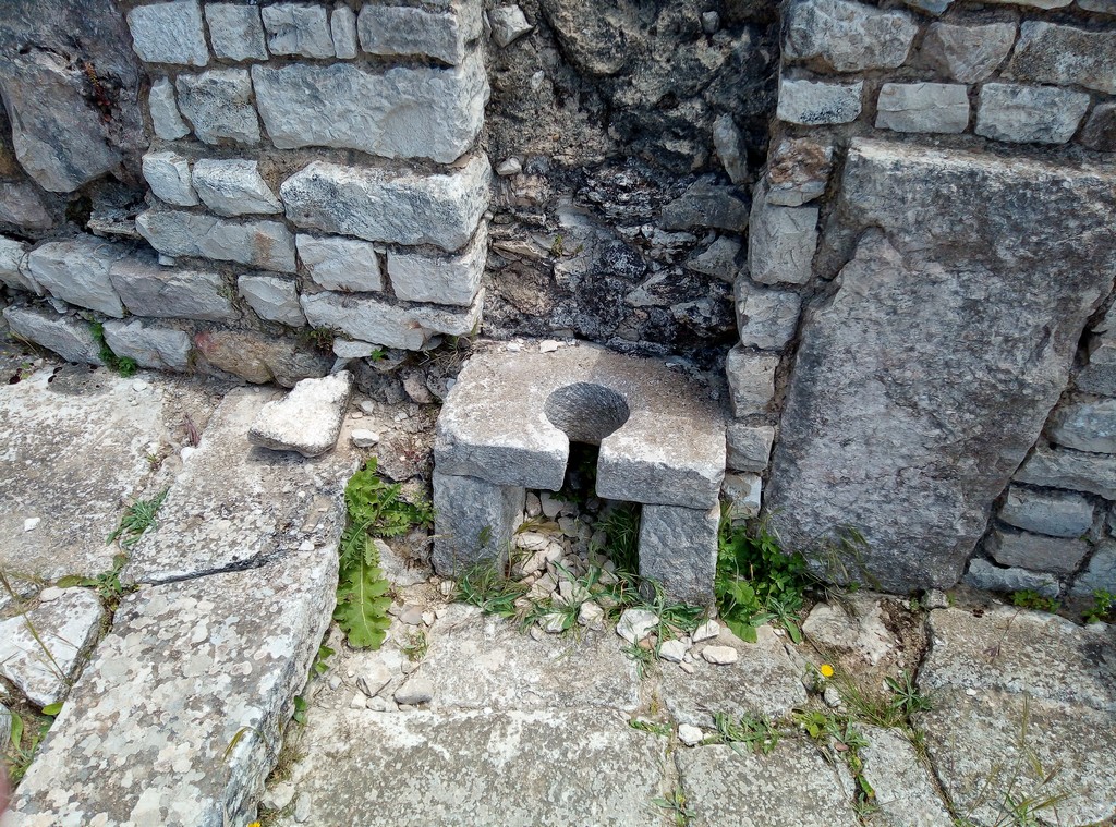 Как выглядел туалет в древнем риме? 